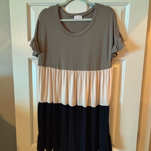 Pink Lily Gray, Cream and Navy Dress - Picture 3 of 10